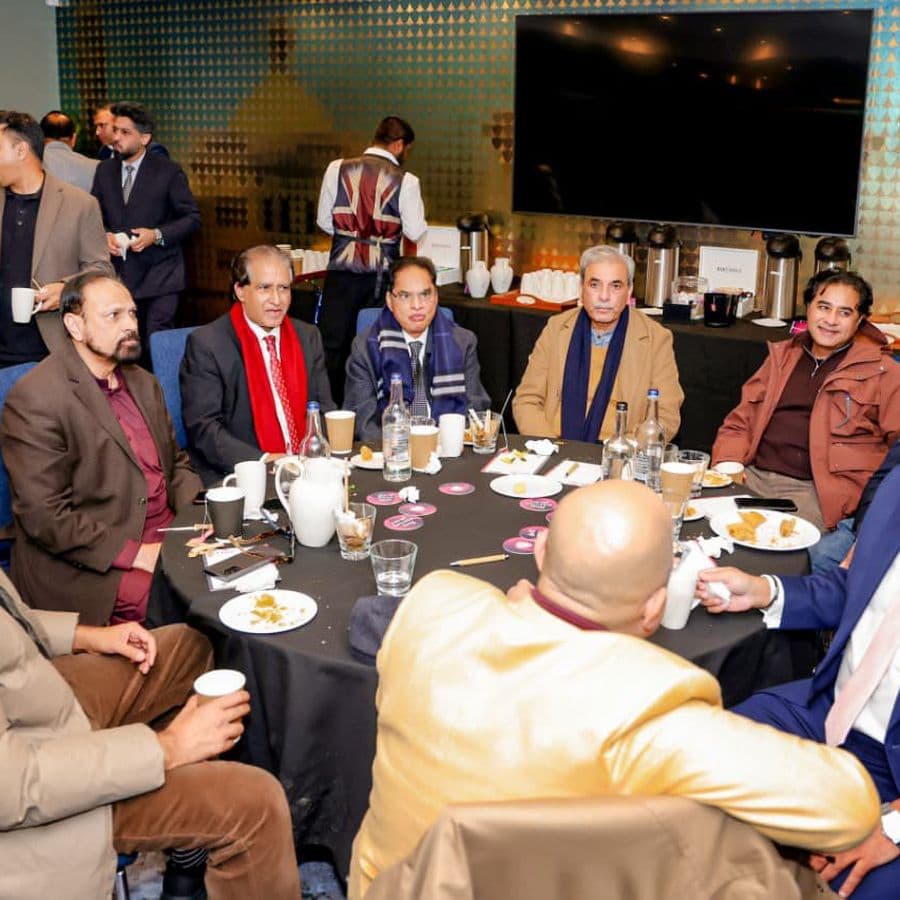 Roundtable discussion between delegates