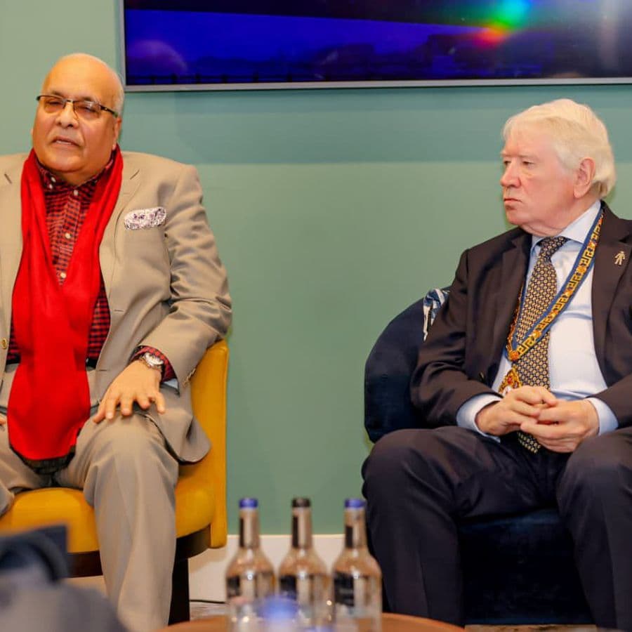 Two delegates in conversation